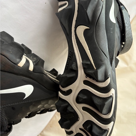 Nike‎ Charcoal and White High-Top Cleats - Picture 4 of 9